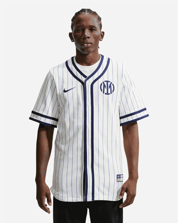 Inter surf away m