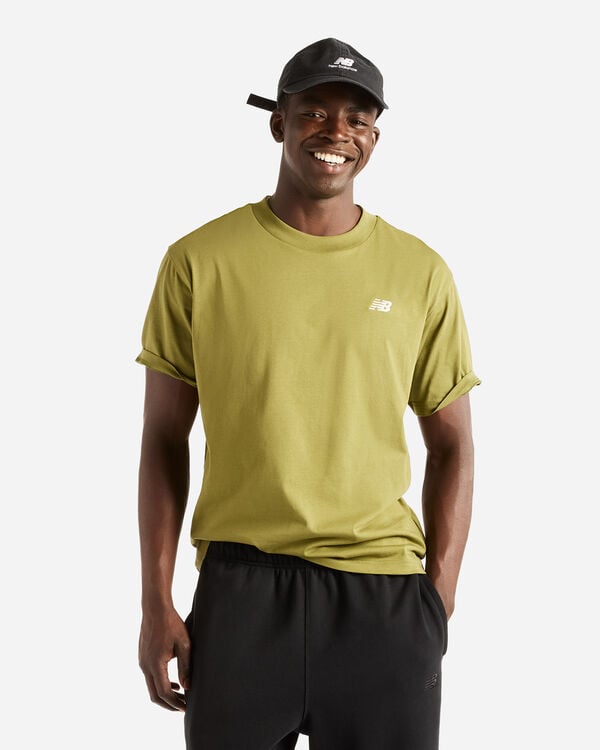 Small logo sport essential m