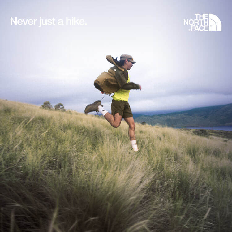 Ragazzo che indossa giacca outdoor The North Face