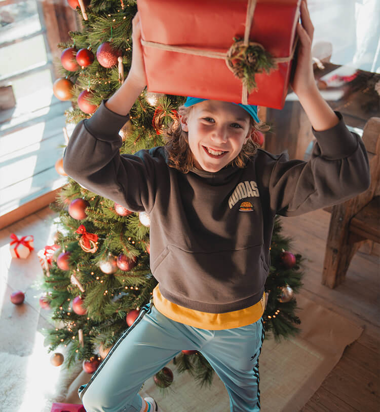 Idee Regalo Bambino Natale: sneakers e giacche