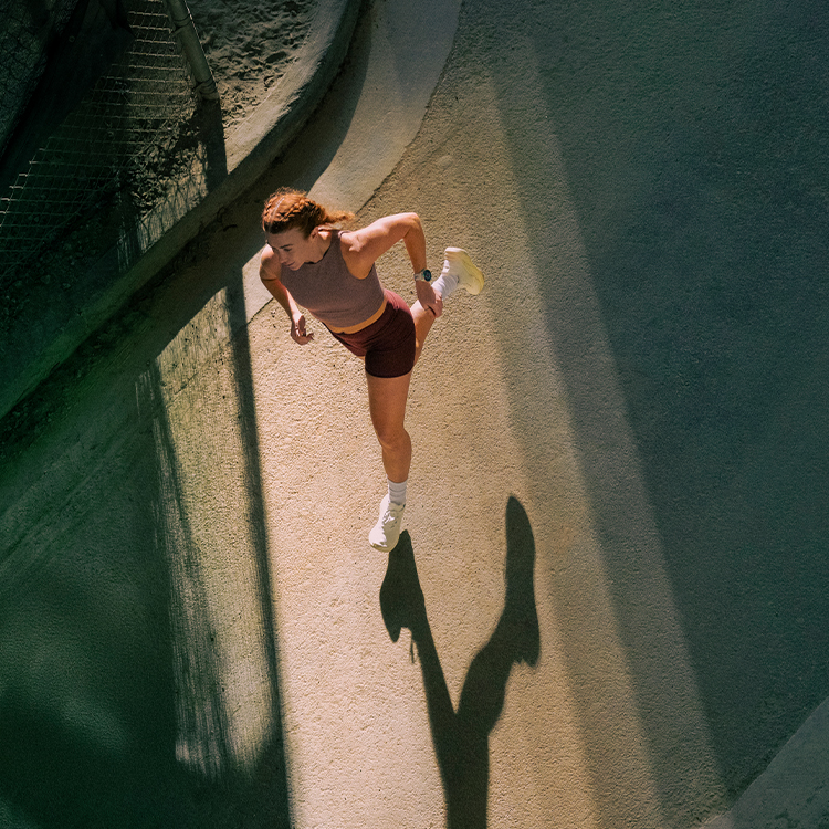 Ragazza che corre