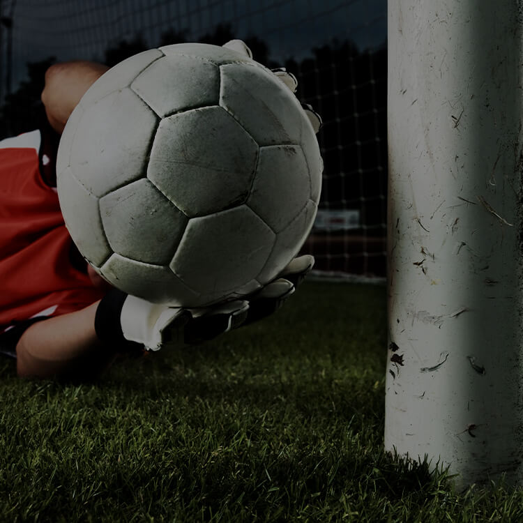 Focus pallone da calcio parato