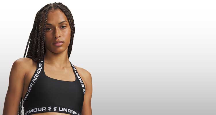 Ragazza che indossa top sportivo Under Armour