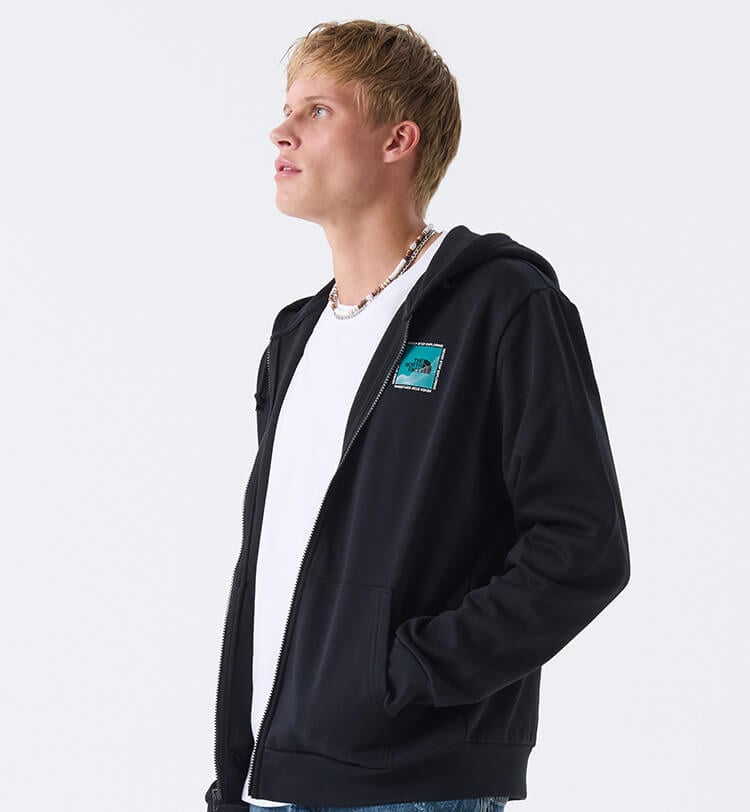 Ragazzo vestito con felpa The North Face
